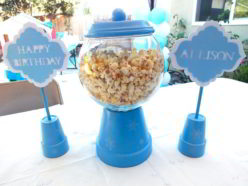 Happy Birthday Signs with our Disney Frozen Centerpiece