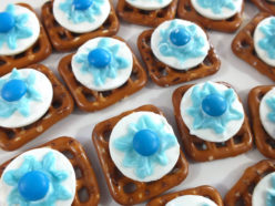 Frozen Snowflake Pretzel Bites