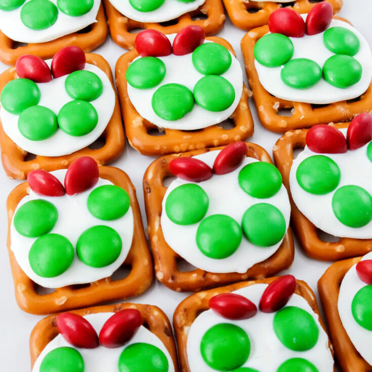 Christmas Wreath Pretzel Bites