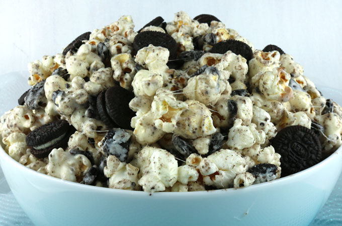 Oreo Cookie Popcorn - Two Sisters