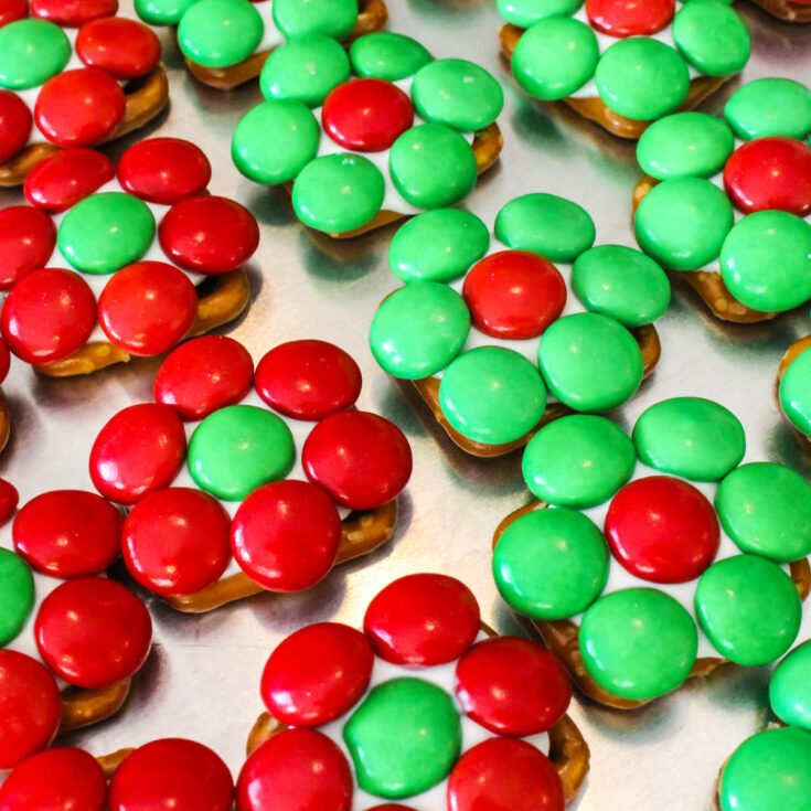 Christmas Flower Pretzel Bites