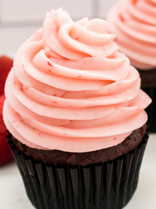 https://www.twosisterscrafting.com/wp-content/uploads/2019/05/best-strawberry-buttercream-frosting-1200-featured-540x720.jpg