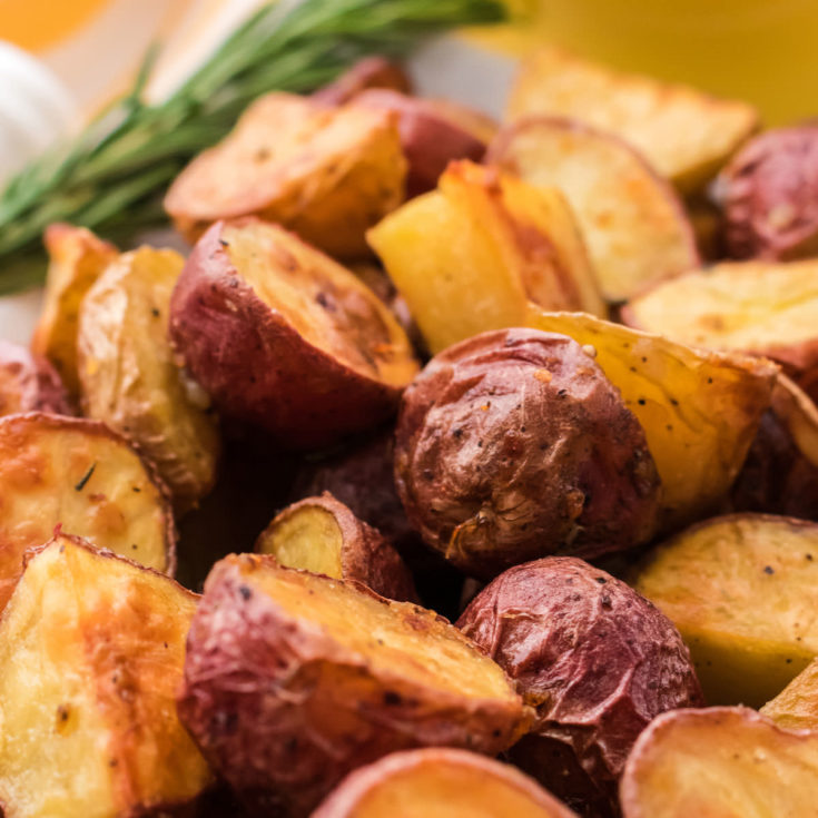 Crispy Garlic Roasted Potatoes